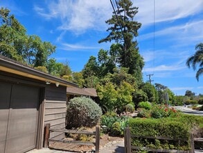 Building Photo - 120 Arroyo Way