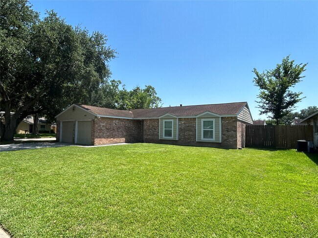 Building Photo - 1602 Dixie Hollow St