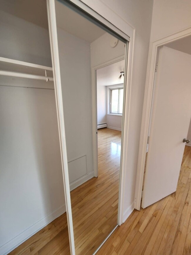 Photo du bâtiment - 3635 Av Ridgewood