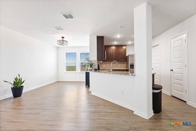 Foto del edificio - 11221 Hollinger Cir