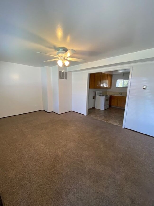 Building Photo - 525 Brookside Pl