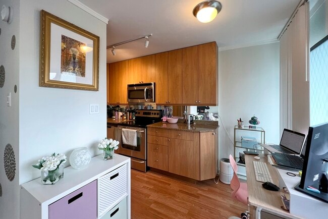 Building Photo - 2600 N Hampden Ct