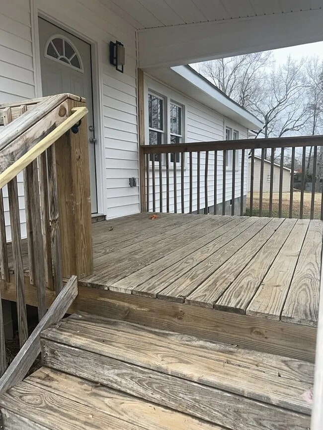 Foto del edificio - 721 Pickens Dr