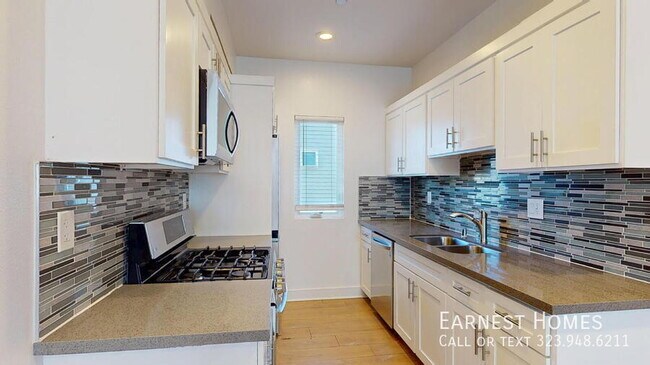 Building Photo - 146 1/2 Rosemont Ave-