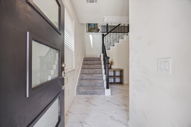 Building Photo - 1817 Agoura Hills Dr