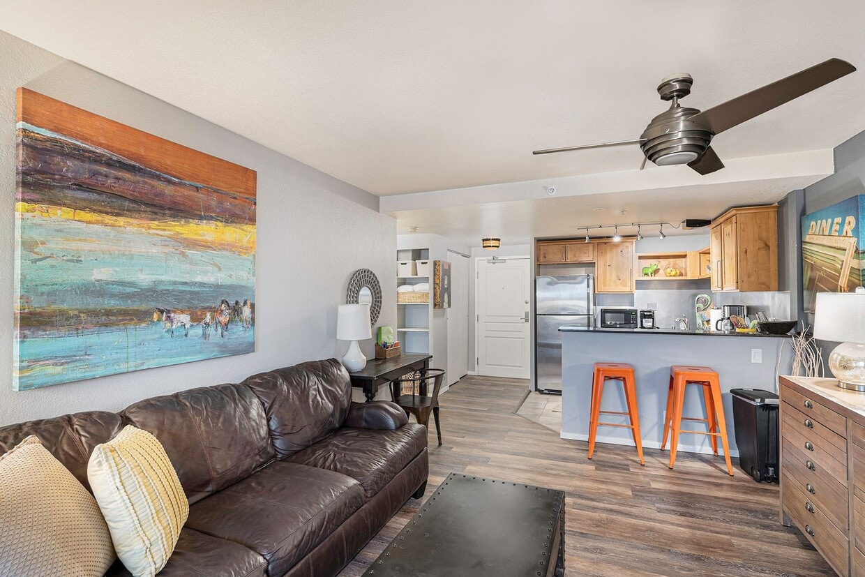 Citywalk, Short Term, Furnished - Citywalk, Short Term, Furnished