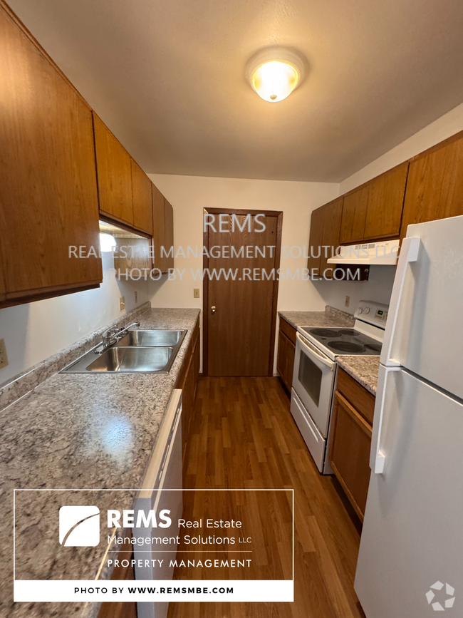 Building Photo - 554 E Slifer St