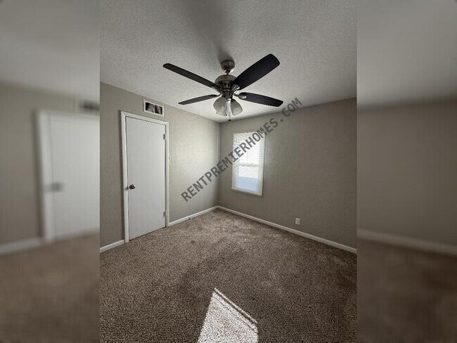 Foto del edificio - 3121 N Lindsay Ave