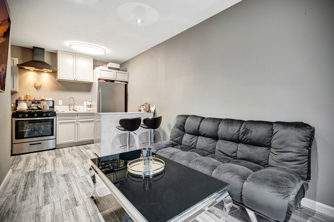 Building Photo - 6554 Greenbush Ave