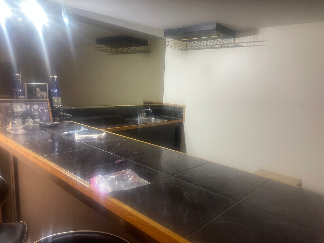 Foto del edificio - 405 Melchior Pl