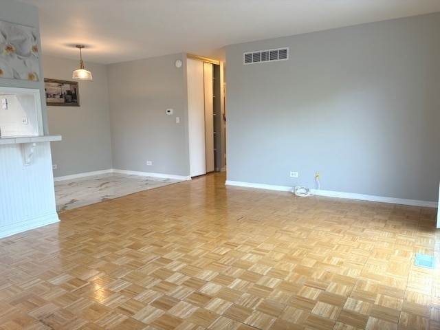 Building Photo - 2S717 Winchester Cir N