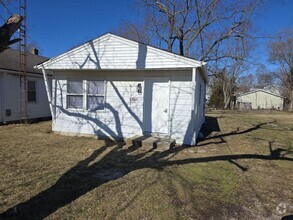 Building Photo - 1802 E 18th St