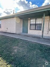 Building Photo - 717 Willowood