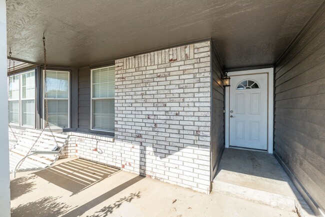 Building Photo - 3 Bed | 2 Bath in Broken Arrow!