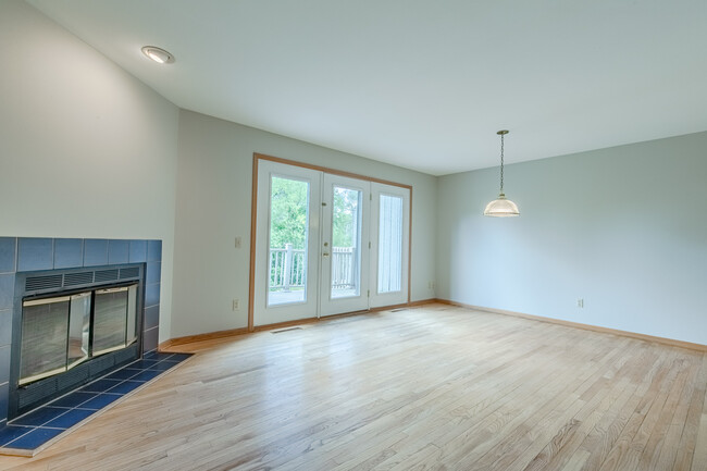 Building Photo - 2939 Marina Dr