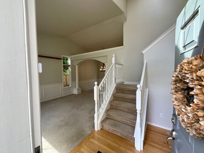 Building Photo - Spacious & Stylish 4-Bedroom(+Den/Office) ...