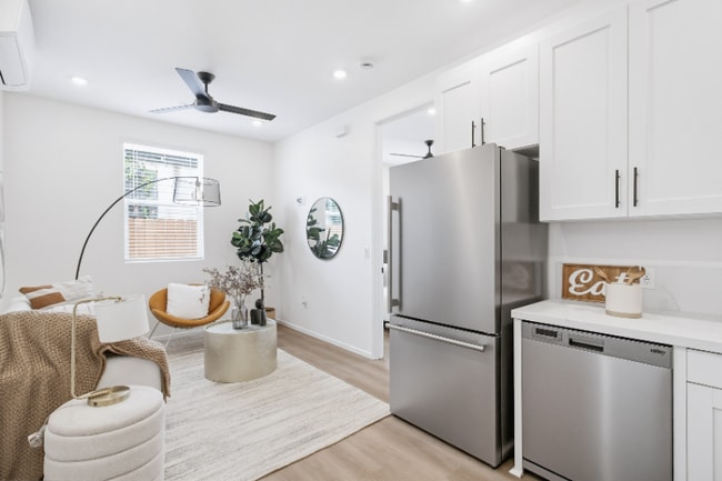 Building Photo - 3042-3044 J St