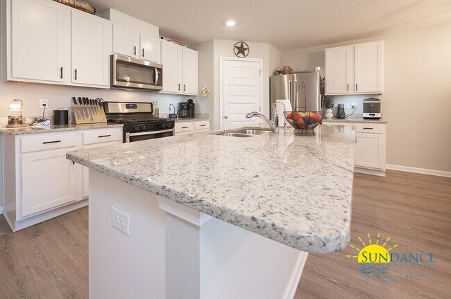 Building Photo - Stunning 4 Bedroom Home in Crestview! -Solar Energy!