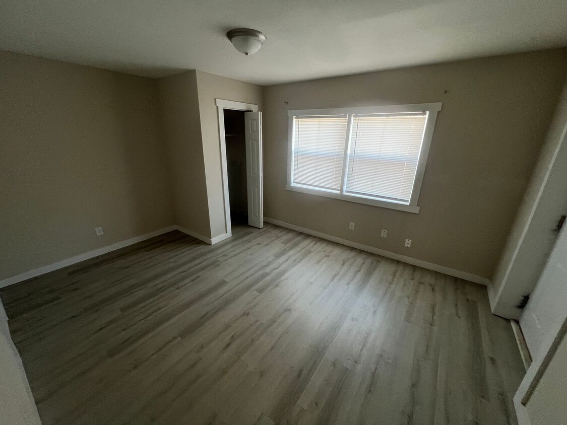 Building Photo - 507 S Scenic Ave