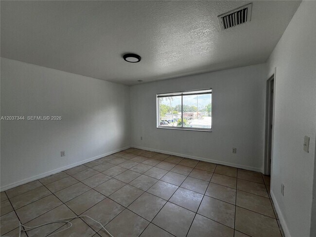 Foto del edificio - 7012 NW 6th Ct