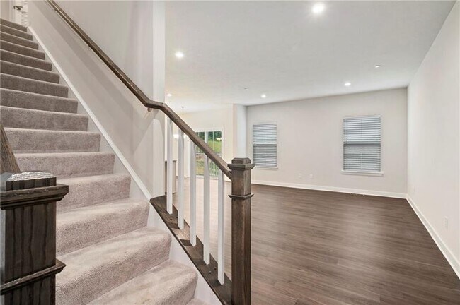 Foto del edificio - 449 Greenwood Dr