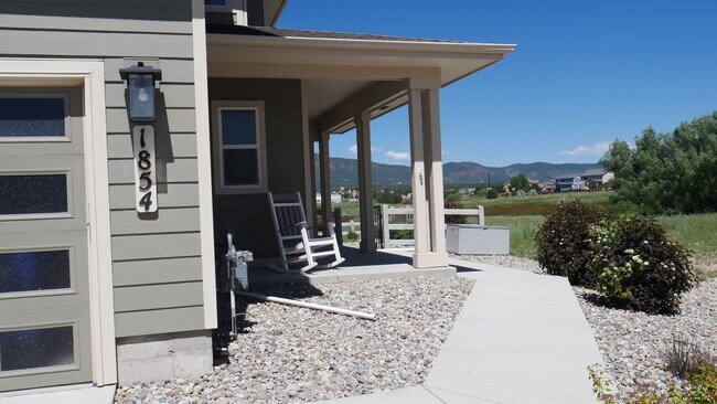 Building Photo - Incredible Views from this 3 Bedroom, 2.5 ...