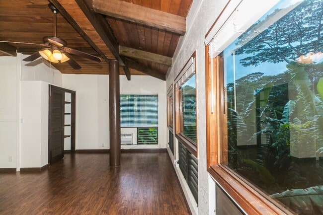 Building Photo - Pole House - studio unit - $1,650 per mont...
