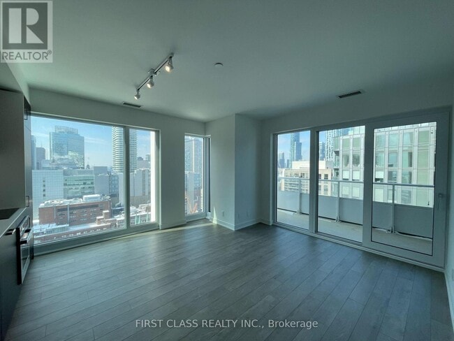 Photo du bâtiment - 88 Queen St E