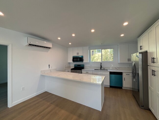 Photo - 2280 S Barrington Ave Apartment