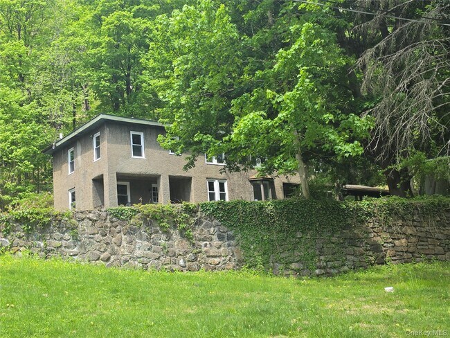 Foto del edificio - 7 Stone Ridge Rd