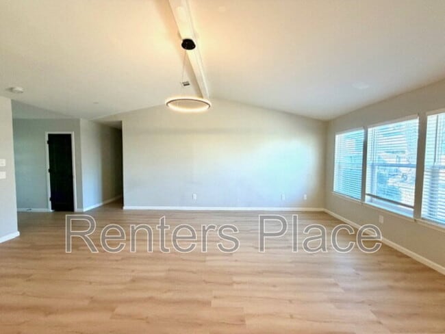 Building Photo - 1804 S Gardenia Ave