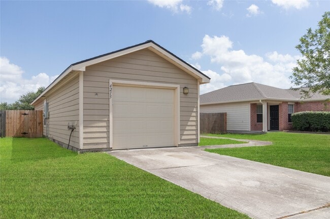 Building Photo - 4215 Medina River Loop