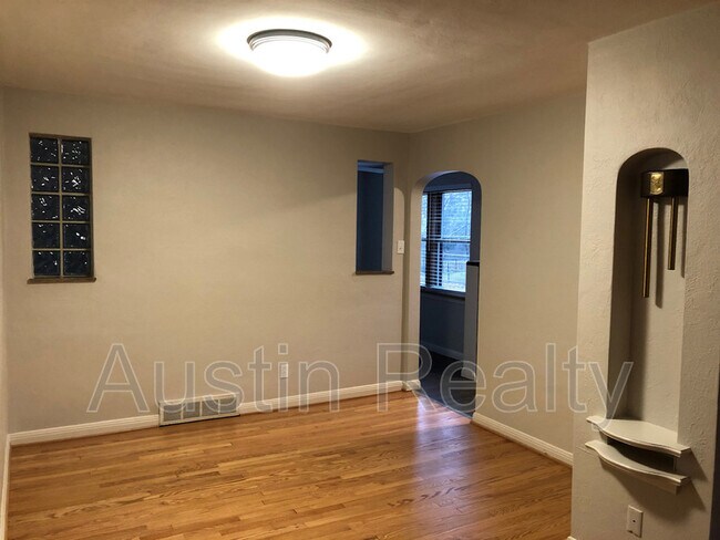 Building Photo - 6705 Westway Rd