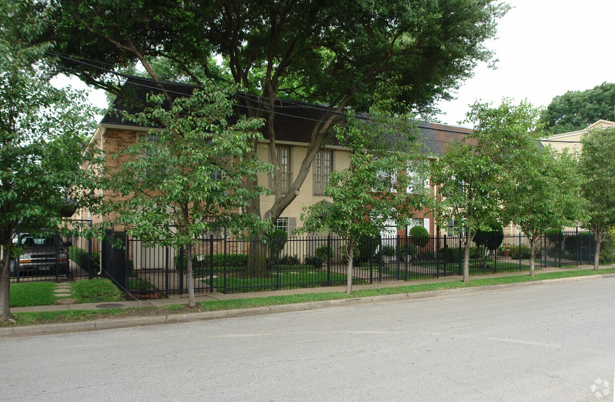 Primary Photo - 2727 Shelby Ave