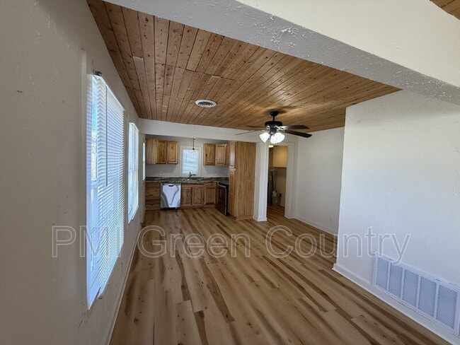 Foto del edificio - 5149 S 36th W Ave