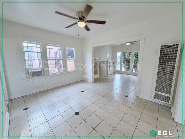 Foto del edificio - 816 Forest Ave