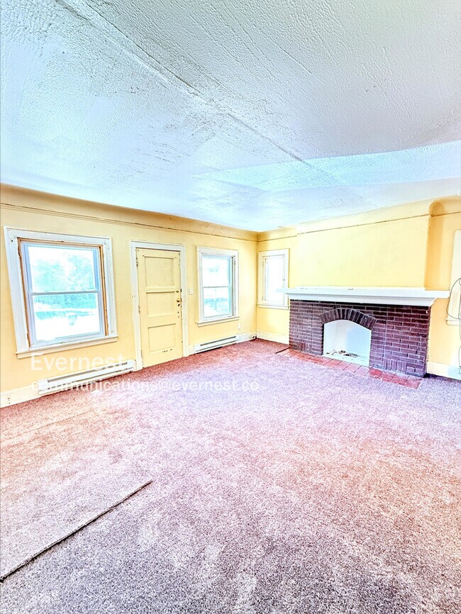 Building Photo - 3030 Cortland St