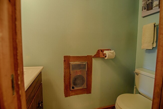 Foto del edificio - SKI LEASE:  Economical 3-Bedroom Home, On Bus line, Wood Burning Fireplace, Garage