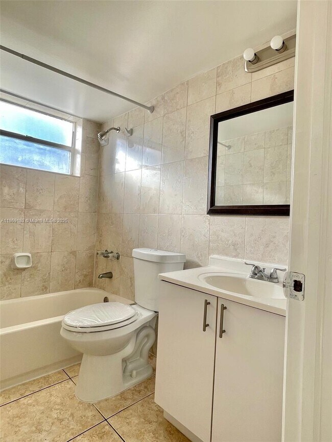 Building Photo - 11625 Canal Dr