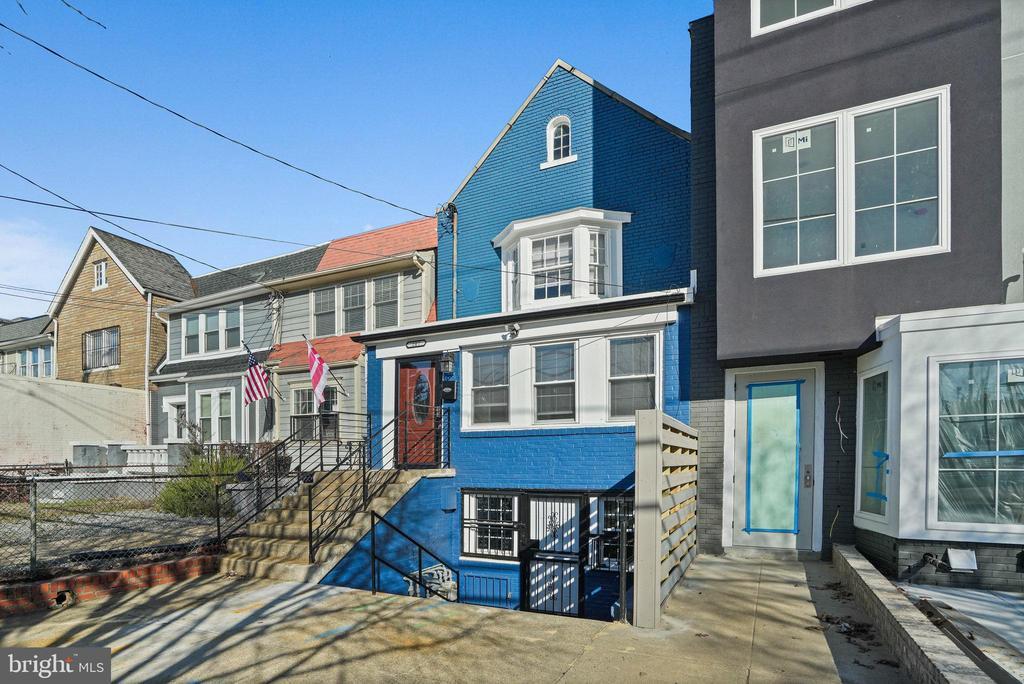 Primary Photo - 207 Kennedy St NW