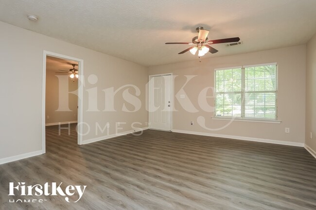 Building Photo - 252 Pine Valley Dr