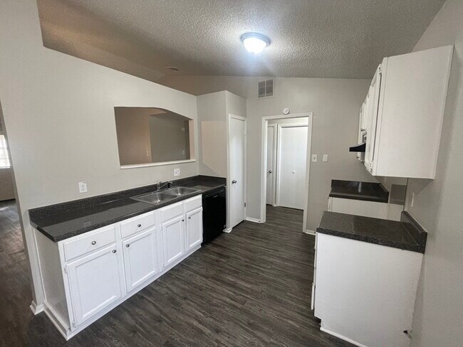 Foto del edificio - 4268 Clarke - Available Now!