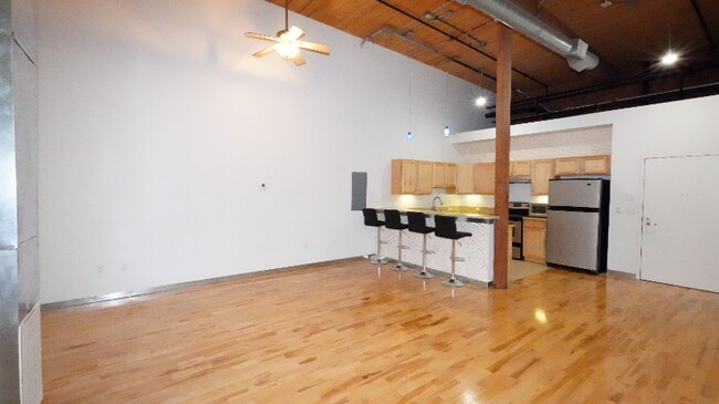 Building Photo - 1117 Douglas Ave