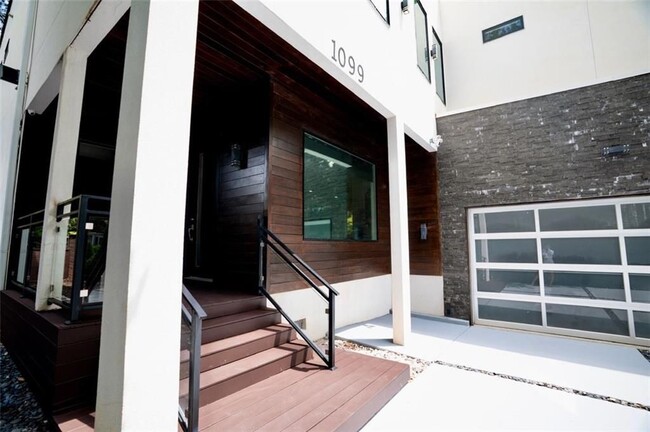 Building Photo - 1099 Vista Trail NE