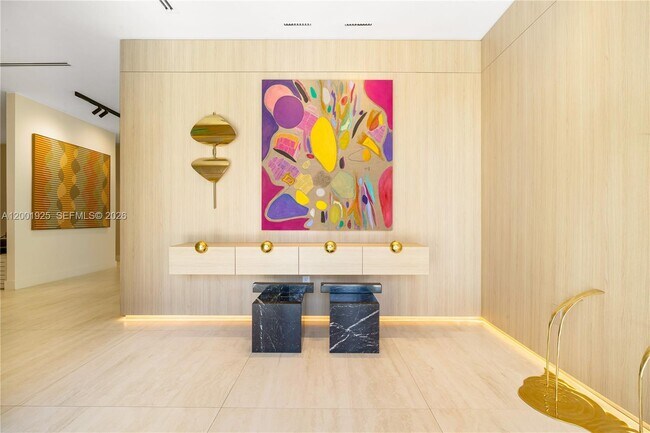 Foto del edificio - 707 NE 77th St