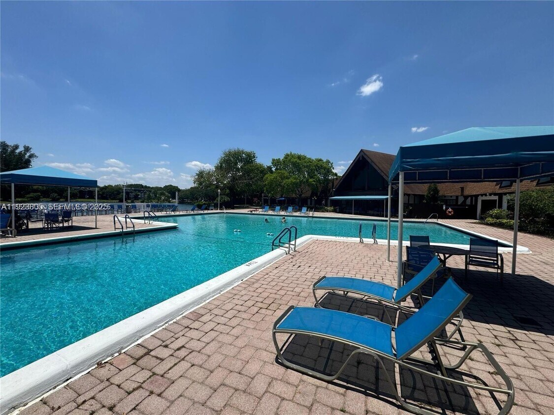 Foto principal - 3720 Inverrary Dr