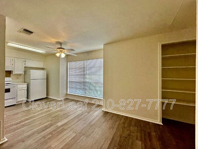 Building Photo - 10567 Starcrest Dr