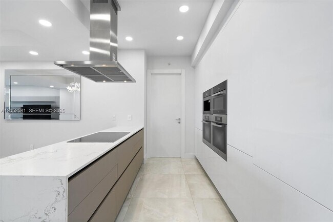 Foto del edificio - 18201 Collins Ave