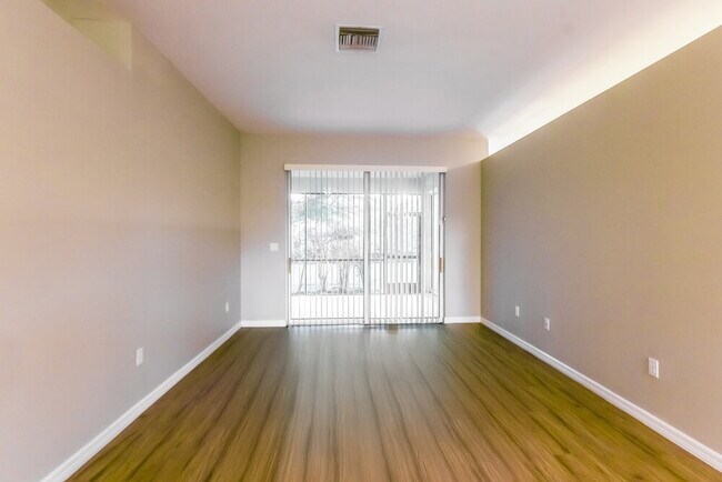 Foto del edificio - 9513 Blue Stone Cir