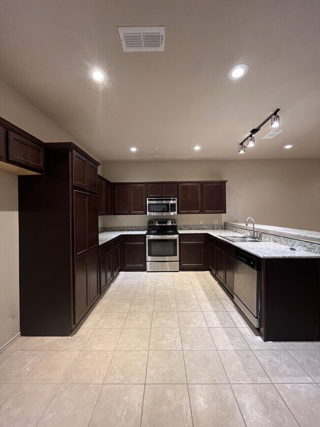 Foto del edificio - Move In Special of 1/2 off 1st month rent ...